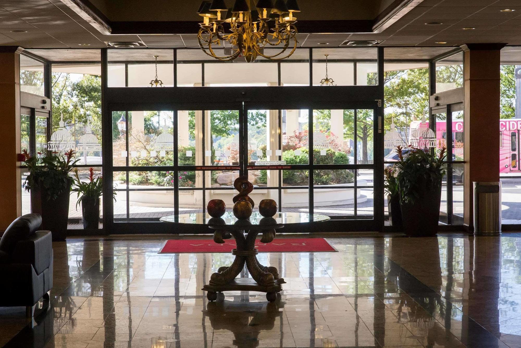 Ramada Plaza By Wyndham Atlanta Downtown Capitol Park Hotel Exterior photo