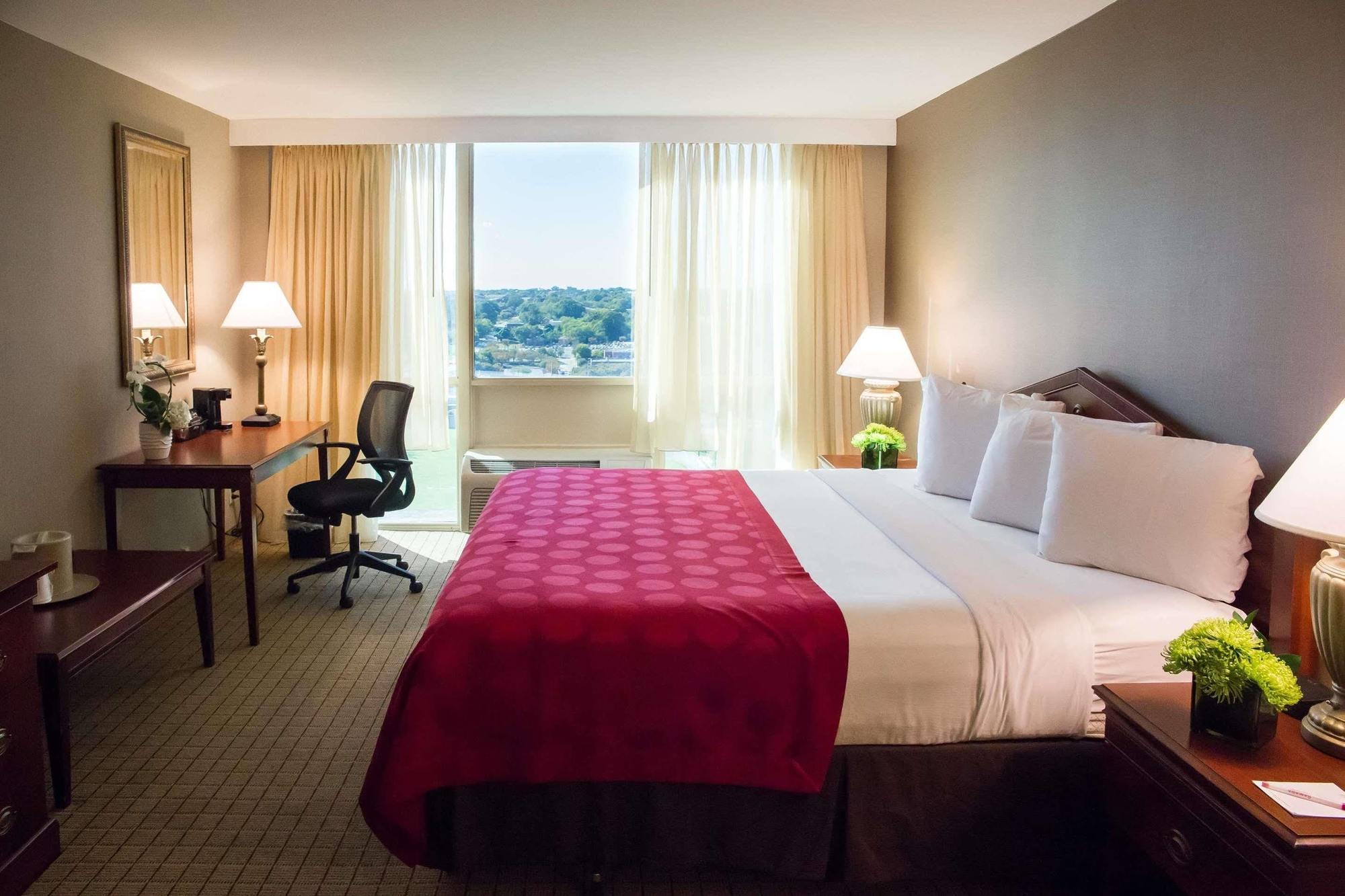 Ramada Plaza By Wyndham Atlanta Downtown Capitol Park Hotel Exterior photo